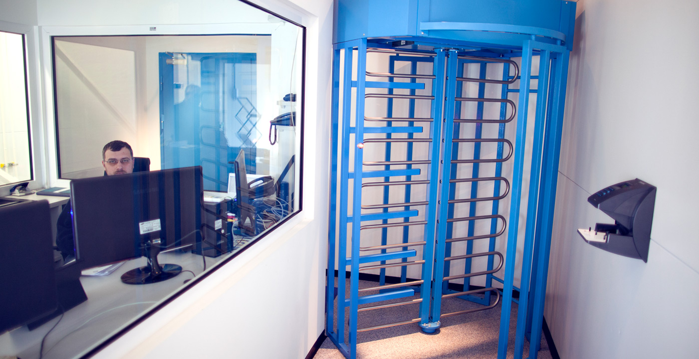 Система безопасности и контроля